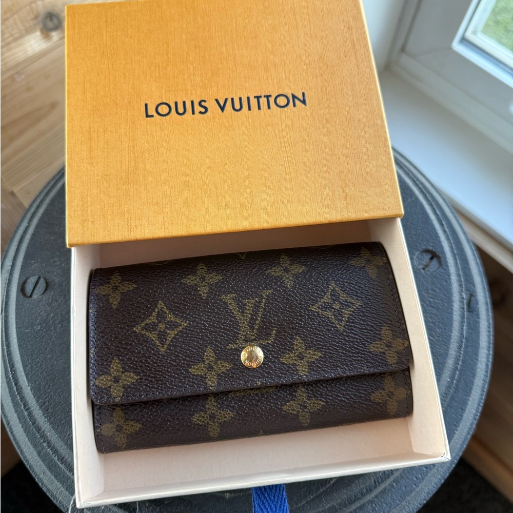 Louis Vuitton 5.5” Monogram Wallet w/Box - Picture 2 of 11